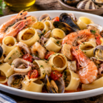 Calamarata ai Frutti di Mare: Der Geschmack des Golfs von Neapel Calamarata ai Frutti di Mare: Der Geschmack des Golfs von Neapel